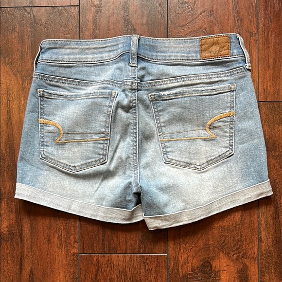 American Eagle Super Stretch Light Wash Denim Shorts, size 4 - Picture 4 of 4